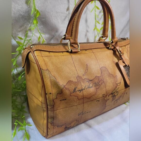 Alviero Martini I'IASSE Italy Geo Map Satchel Barrel Bag PRISTINE CONDITION - Picture 4 of 17